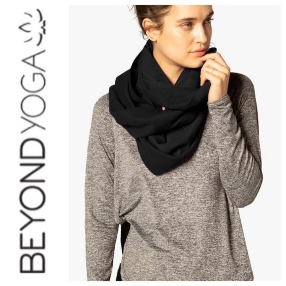 πΊ Beyond Yoga Hidden Pocket Black Lightweight Soft Infinity Scarf